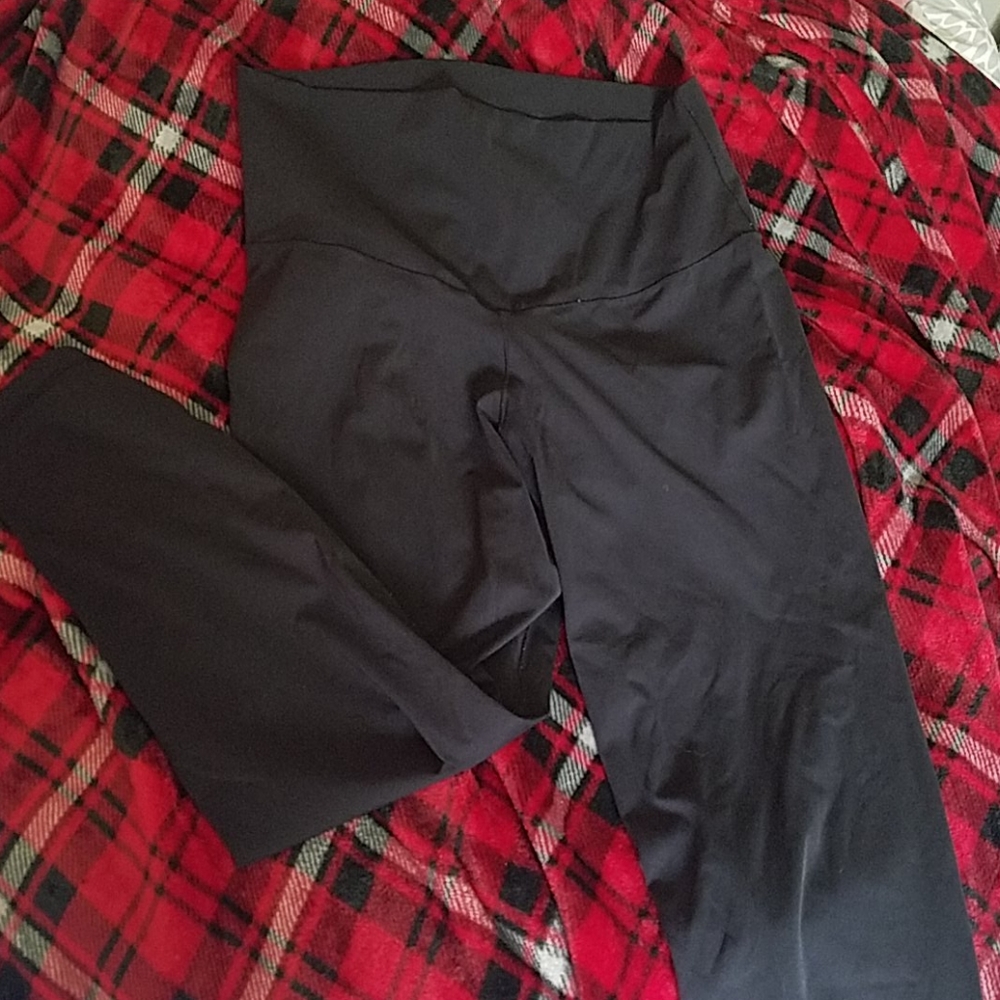 Black crop leggings